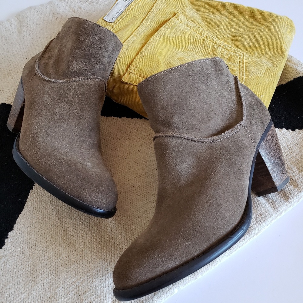 STEVE MADDEN | "Milaan" Suede Bootie Size 6